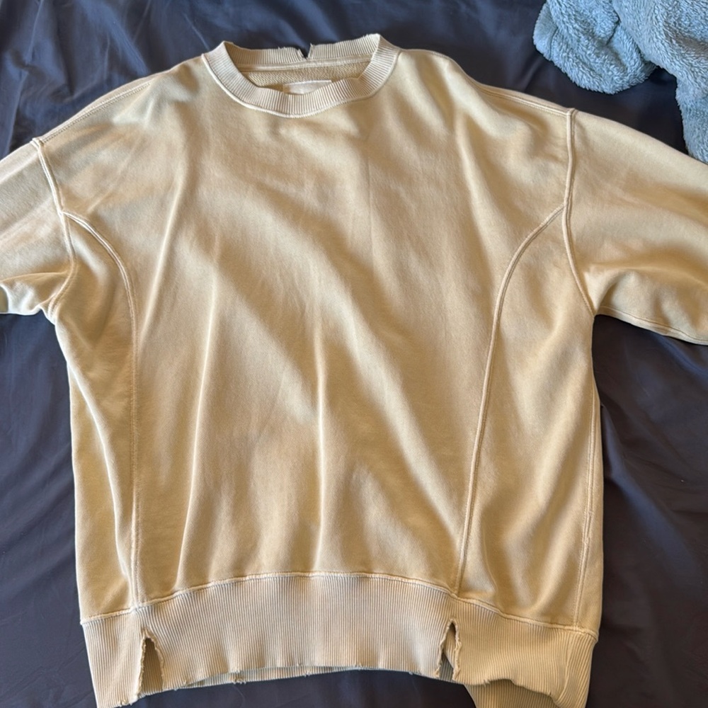 AERIE oversize light yellow long sleeve sweater